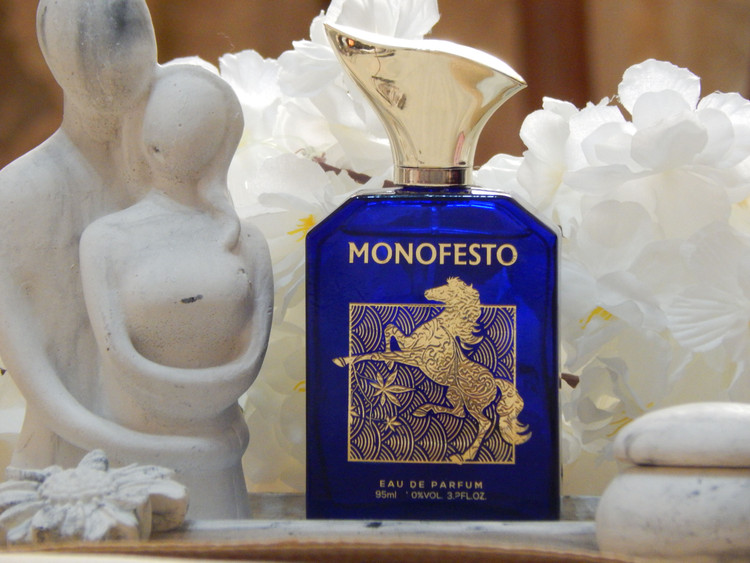 عطر مردانه 100میل MONOFESTO