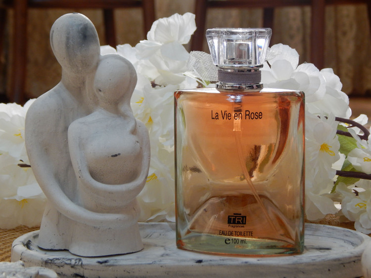 ادکلن لا ویه بست ان روز LA VIE EN ROSE